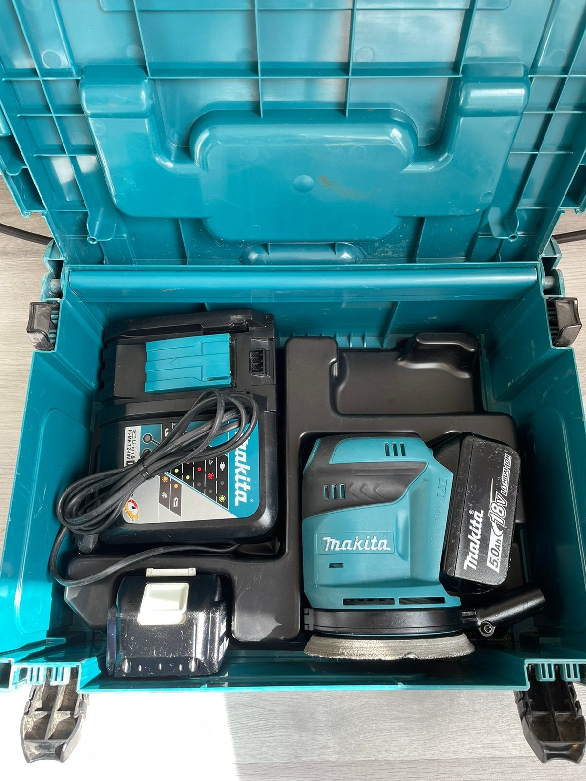 Makita DBO180 set, Ophalen, Zo goed als nieuw, Minder dan 600 watt, Excentrische schuurmachine