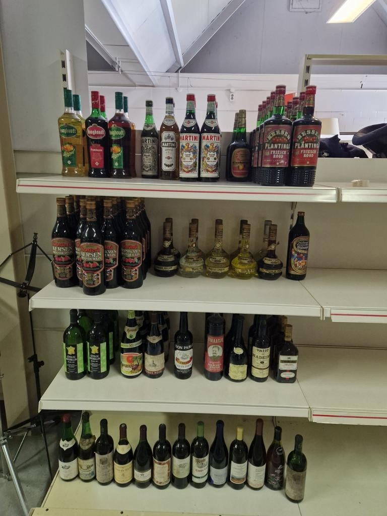 70x vintage drankflessen uit oude slijterij, Verzamelen, Wijnen, Zo goed als nieuw, Overige typen, Overige gebieden, Vol, Ophalen