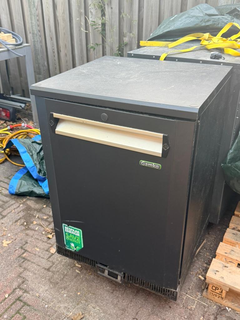 2 defecte horeca koelkasten, Witgoed en Apparatuur, Zonder vriesvak, 200 liter of meer, 60 cm of meer, Niet werkend