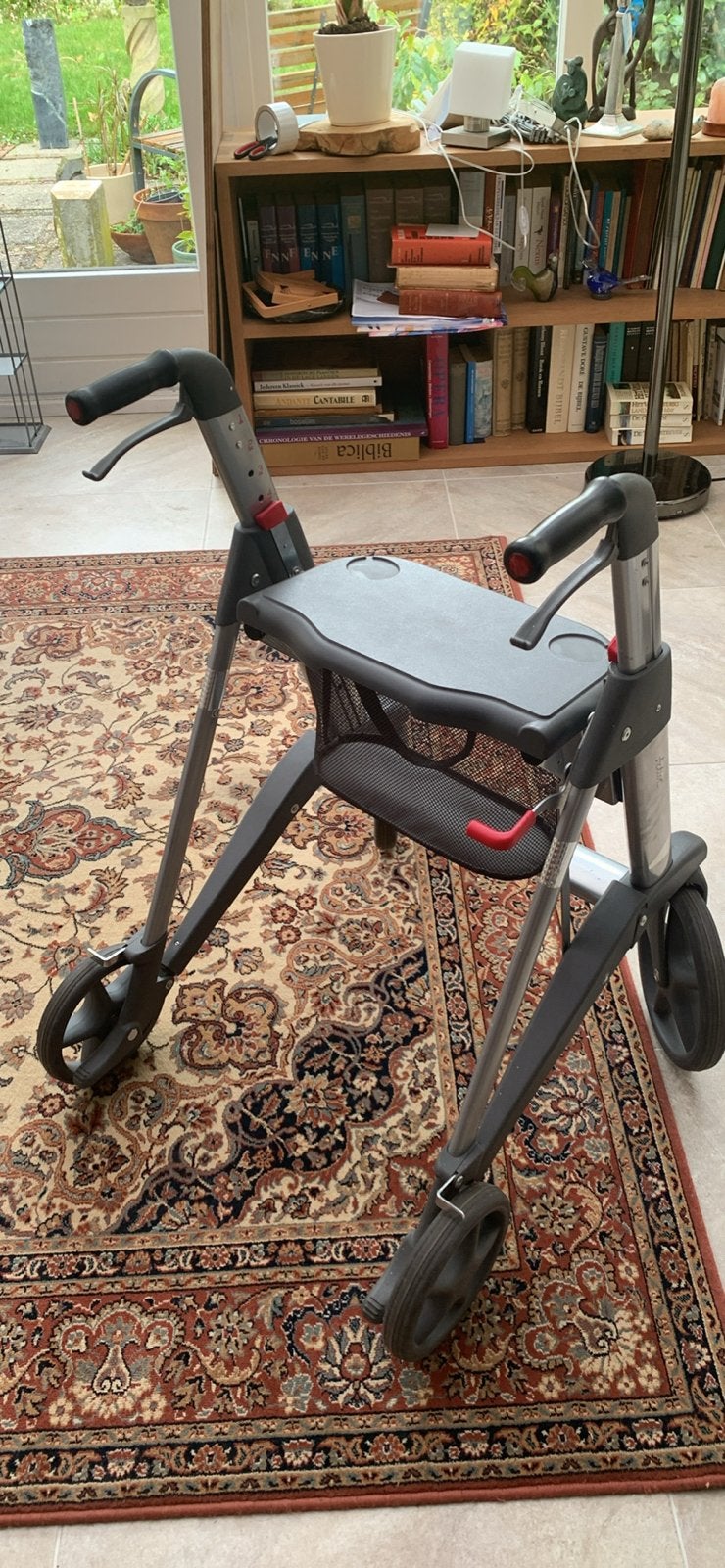 Rollator nauwelijks gebruikt, Ophalen, Lichtgewicht, Zo goed als nieuw