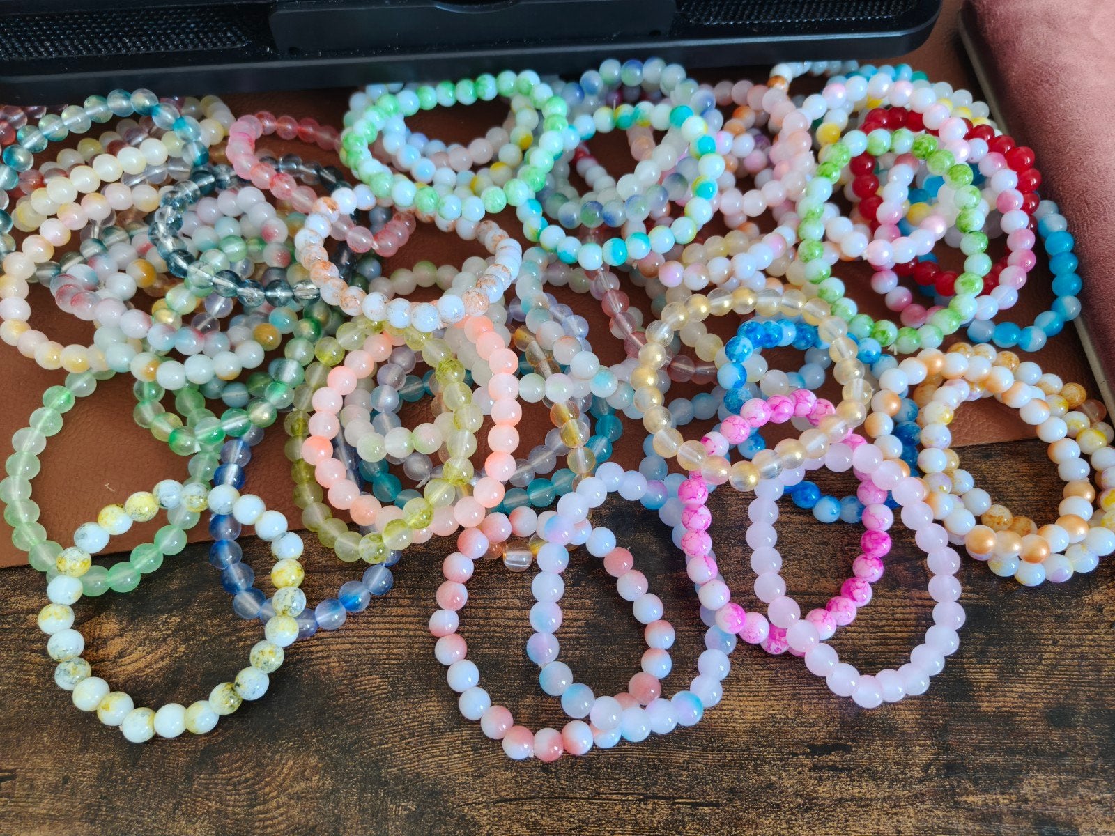 59 Stuks Verrekbare Glas Armbanden - Diverse Kleuren, Sieraden, Tassen en Uiterlijk, Armbanden, Overige materialen, Overige kleuren