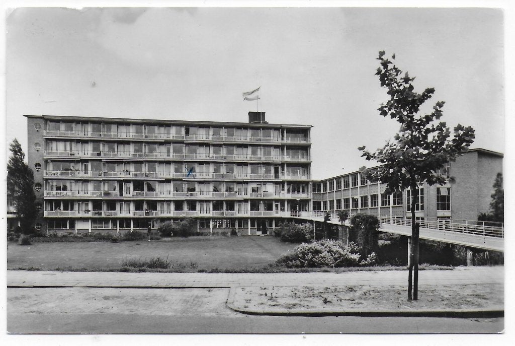 Zutphen Bejaardenhuis 's Heerensteen Ansichtkaart ( B7451 ), Ophalen of Verzenden, 1960 tot 1980, Gelopen, Gelderland