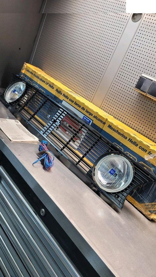 NIEUWE HELLA GRILLE VW GOLF MK1 ZELDZAAMHEID, Ophalen of Verzenden, Nieuw, Volkswagen