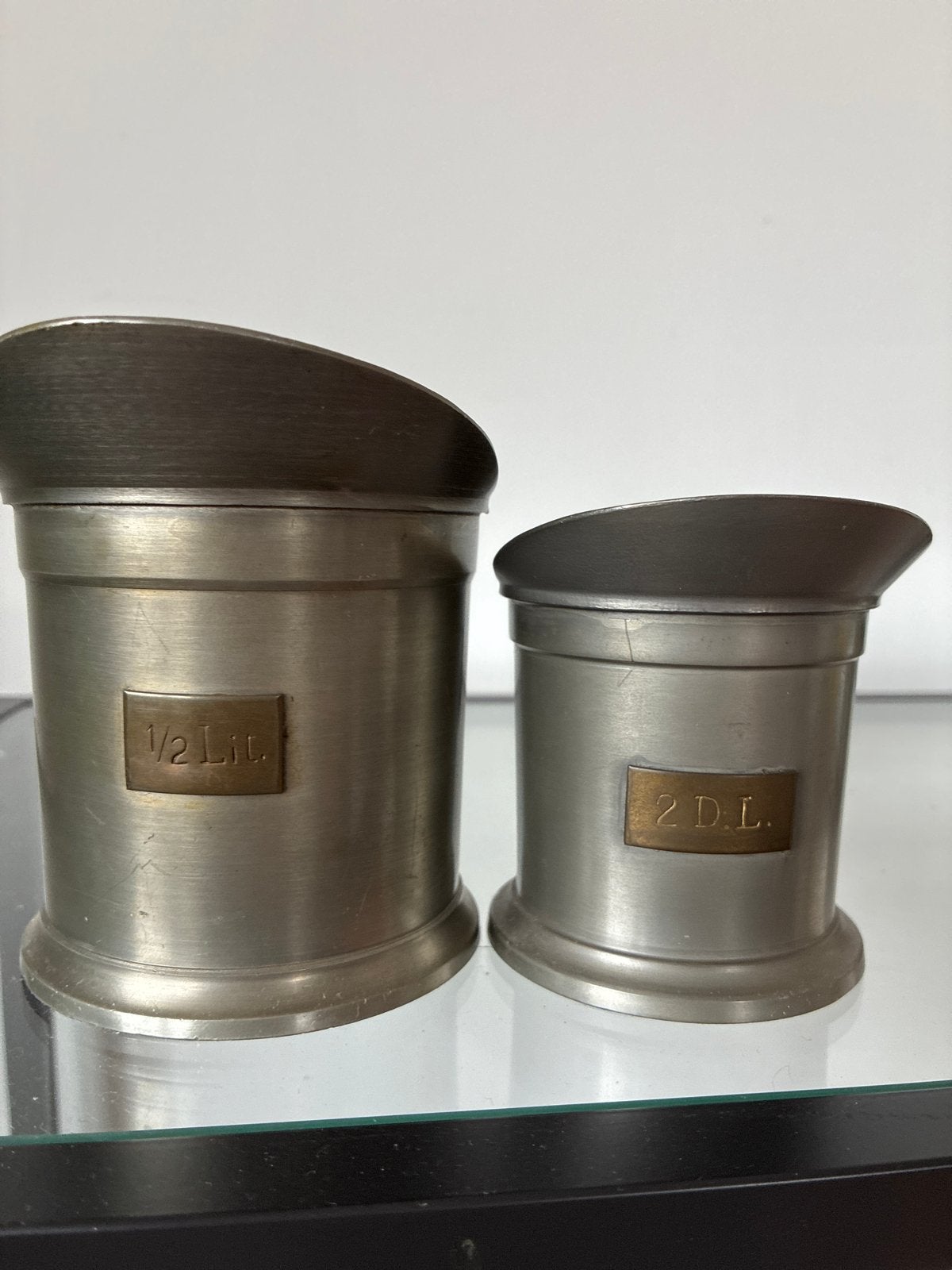 Antieke tinnen maatbekers - 1/2 liter en 2 deciliter, Ophalen of Verzenden