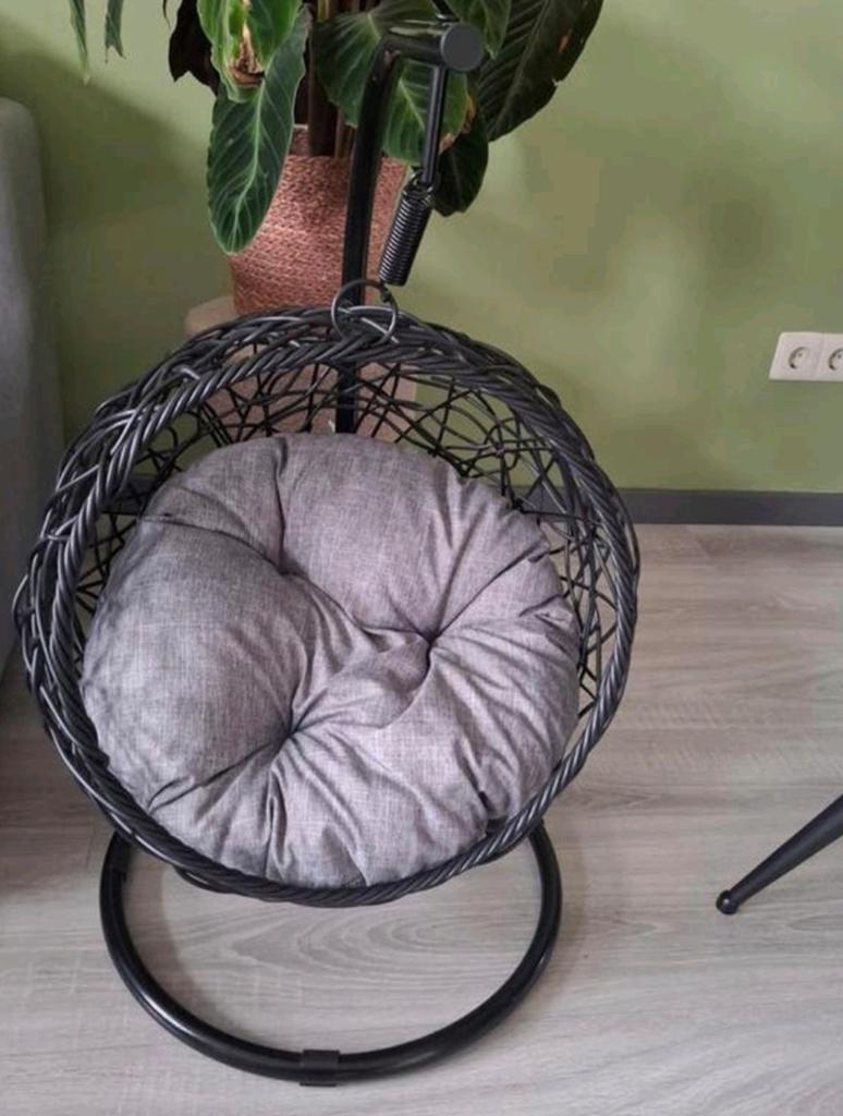 Schommelstoel met kussen. Voor katten of kleine honden, Dieren en Toebehoren, Ophalen of Verzenden, Nieuw, Riet