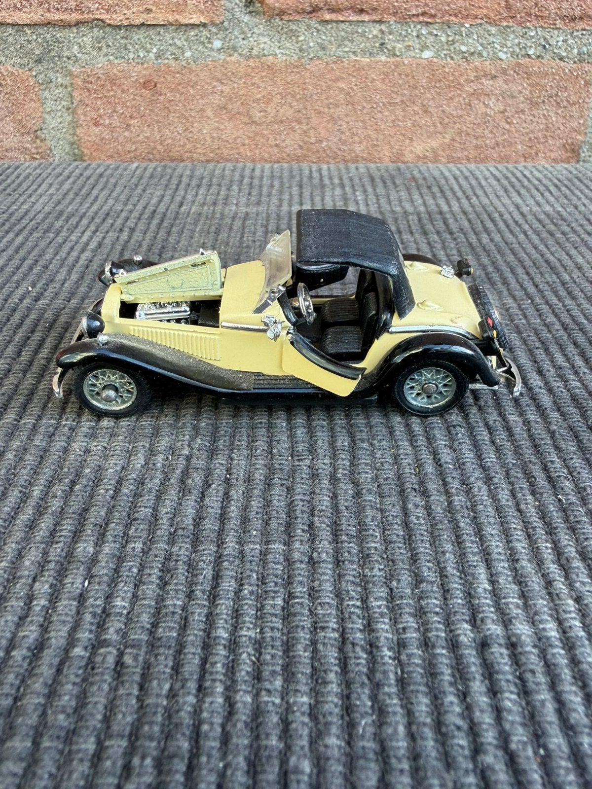 1:43 Politoys🇮🇹Alfa Romeo 6C 1750 Quattroruote Zagato 30,-, Hobby en Vrije tijd, Modelauto's | 1:43, Ophalen of Verzenden, Gebruikt