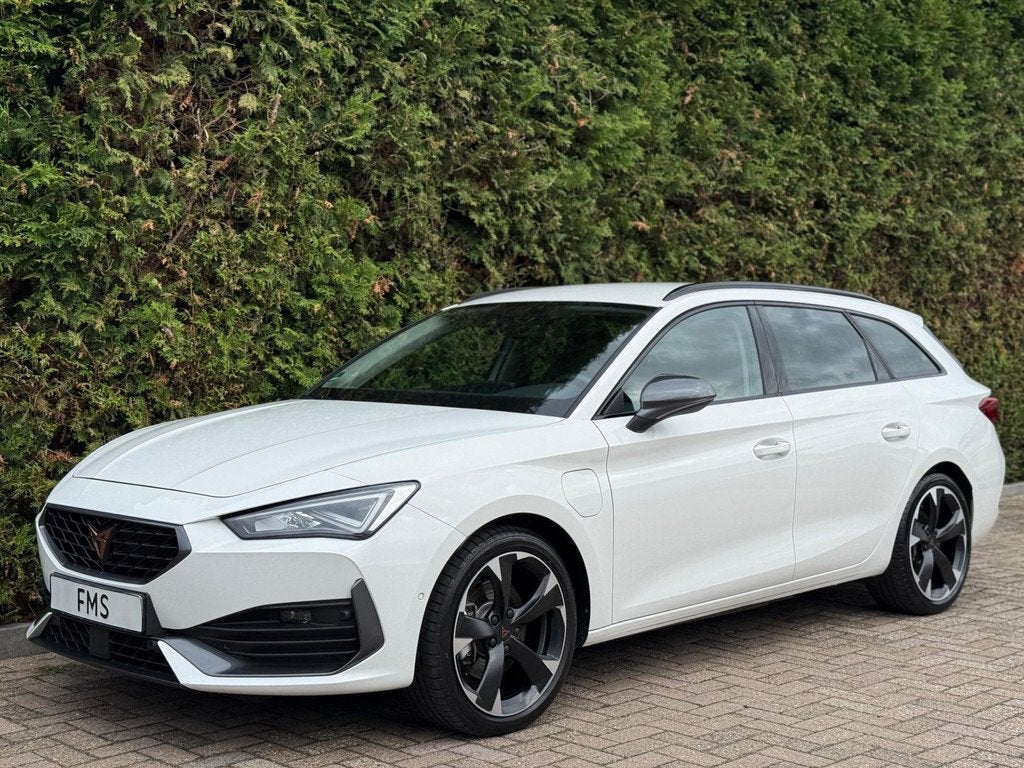 CUPRA Leon Sportstourer 1.4 e-Hybrid VZ CarPlay, Auto's, Cupra, 77 km/l, Gebruikt, Zwart, 4 cilinders