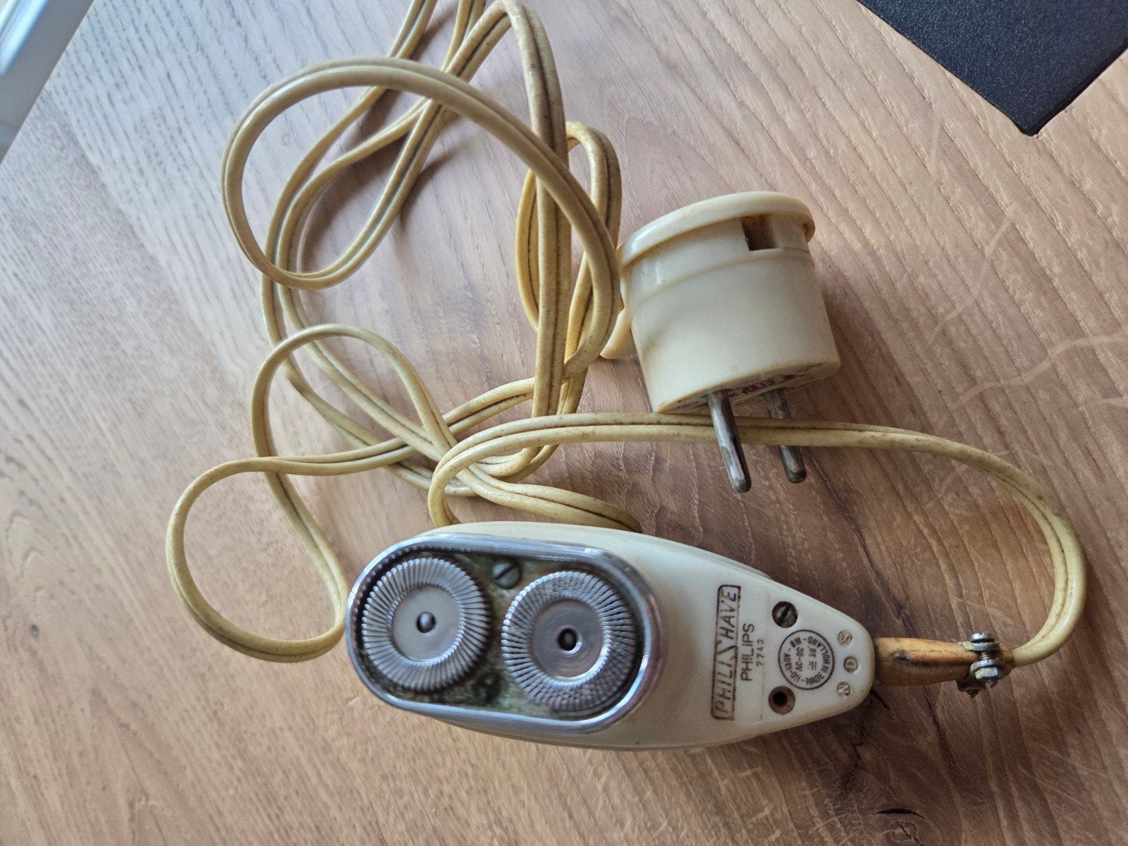 Vintage Philips Philishave 7743 Scheerapparaat met etui, Ophalen of Verzenden, Gebruikt, Scheren en Epileren