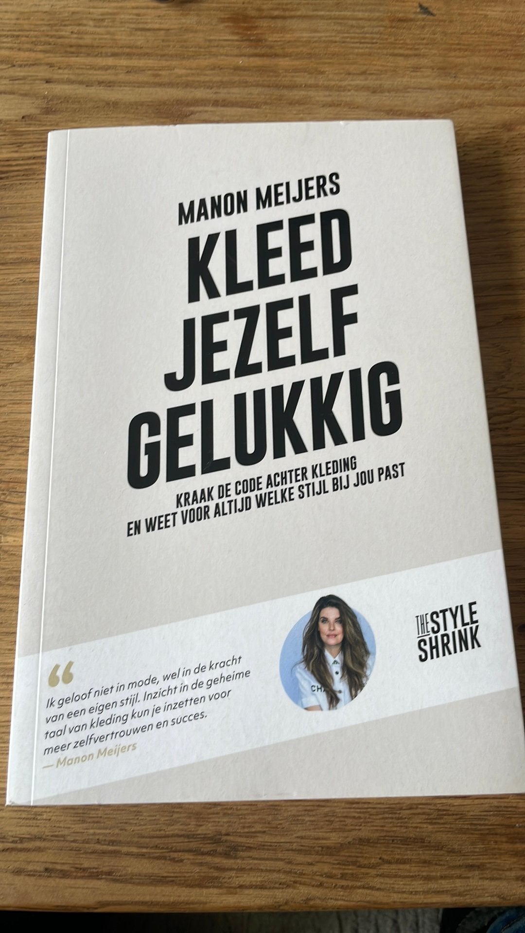 Manon Meijers - Kleed jezelf gelukkig, Ophalen of Verzenden, Zo goed als nieuw, Manon Meijers, Mode algemeen