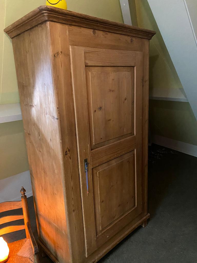 Grenen kast, Ophalen