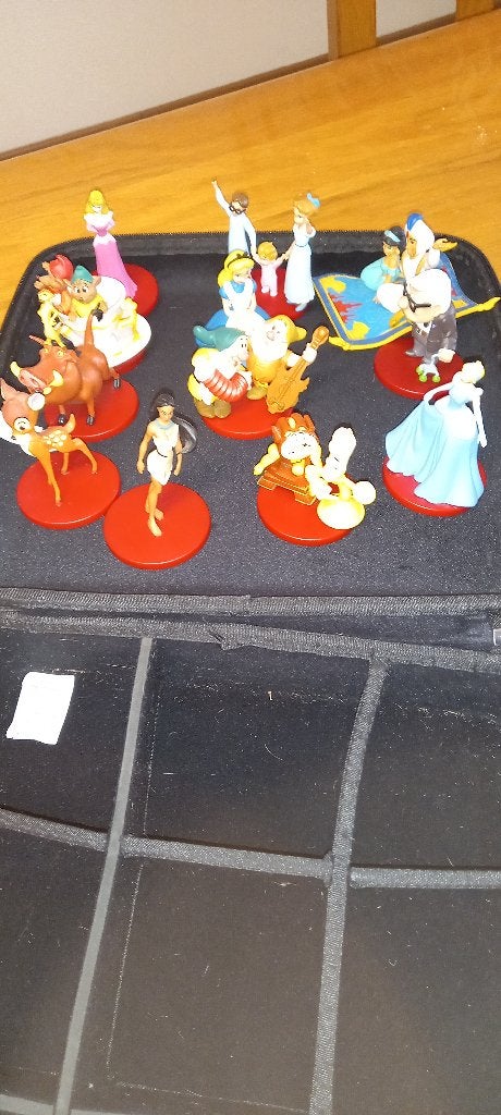 Disney koffertje met figuren, Ophalen, Overige figuren, Zo goed als nieuw, Beeldje of Figuurtje