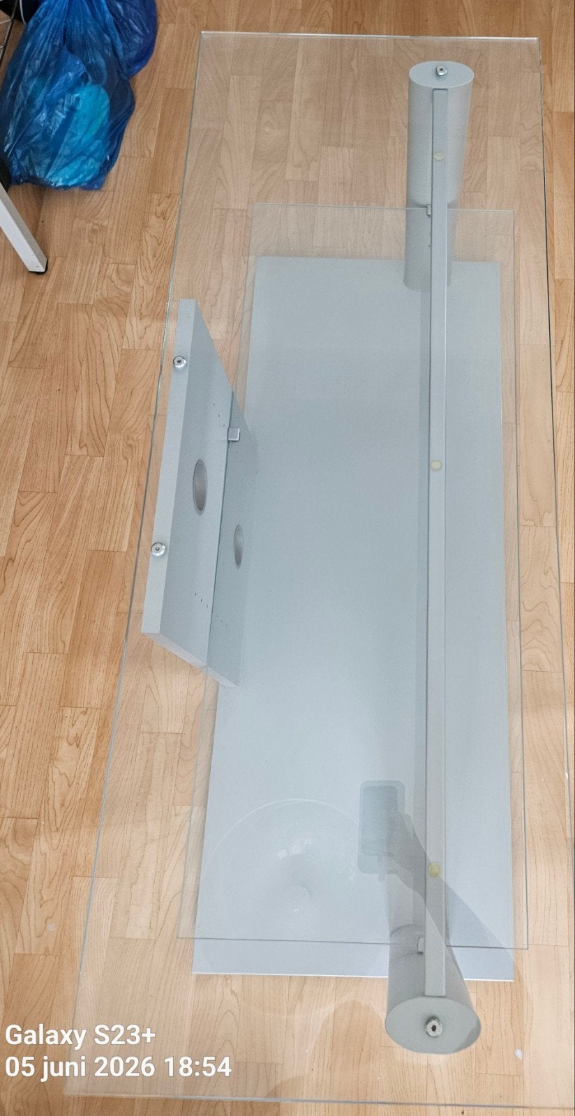 Glazen TV-meubel met metalen poten, Ophalen, 50 tot 100 cm, 100 tot 150 cm, Glas