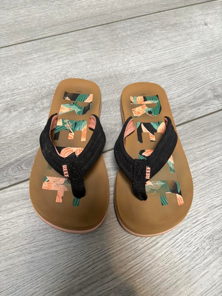 Reef slippers maat 31/32, Ophalen of Verzenden, Zo goed als nieuw, Meisje, Overige typen
