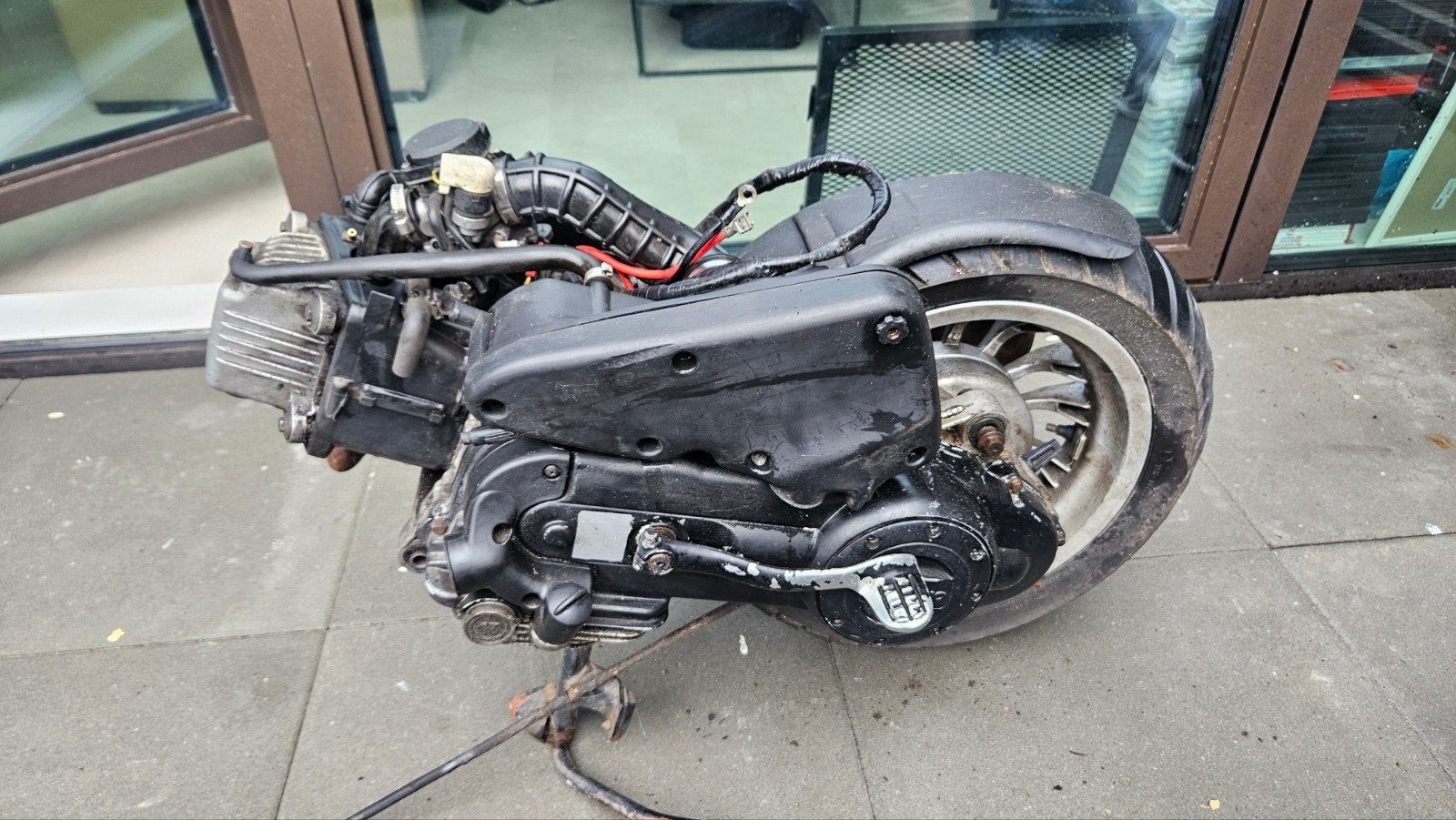 Vespa sprint Frame motorblok onderdelen rekjes beugels, Fietsen en Brommers, Brommeronderdelen | Scooters, Ophalen of Verzenden