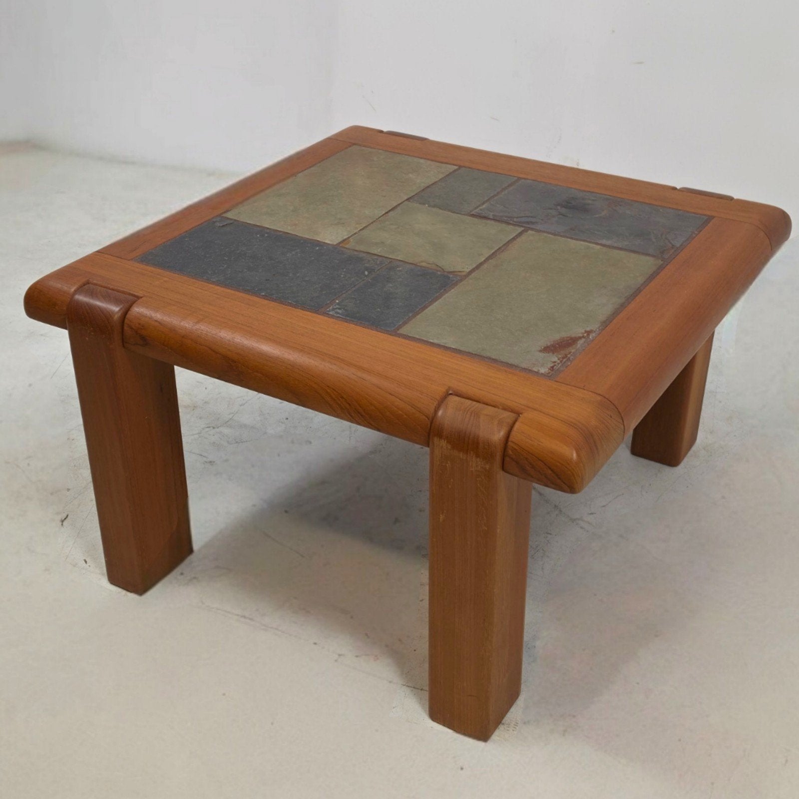 salontafel Deens 80s leisteen teak brutalistisch vintage, Ophalen of Verzenden, Rechthoekig, Teakhout, 50 tot 100 cm