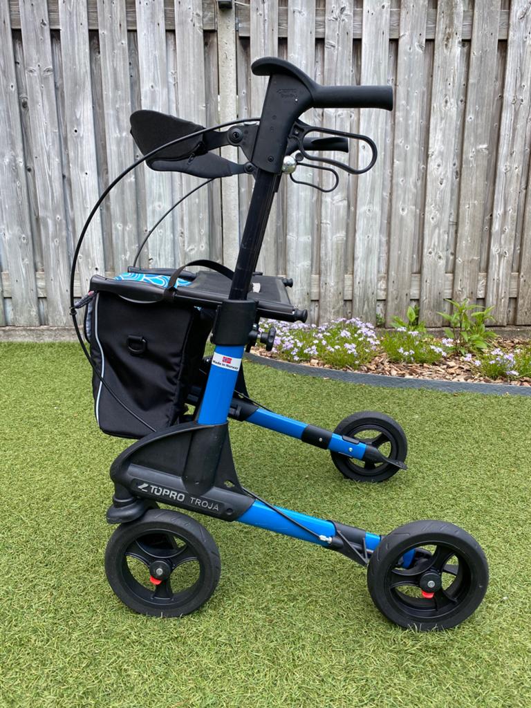Topro Troja 2G - maat S - rollator met tas en rugband, Diversen, Rollators, Zo goed als nieuw, Lichtgewicht, Opvouwbaar, Ophalen