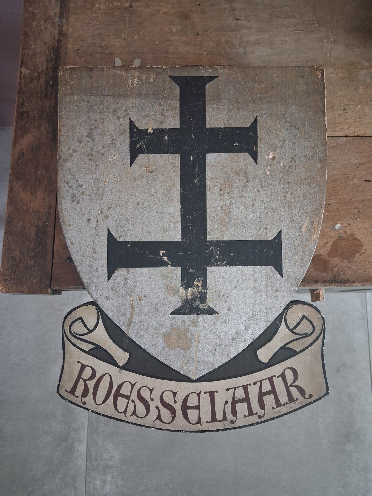 OUD  .....  HOUTEN  ........  BOESSELAAR ...  BORD, Antiek en Kunst, Ophalen of Verzenden
