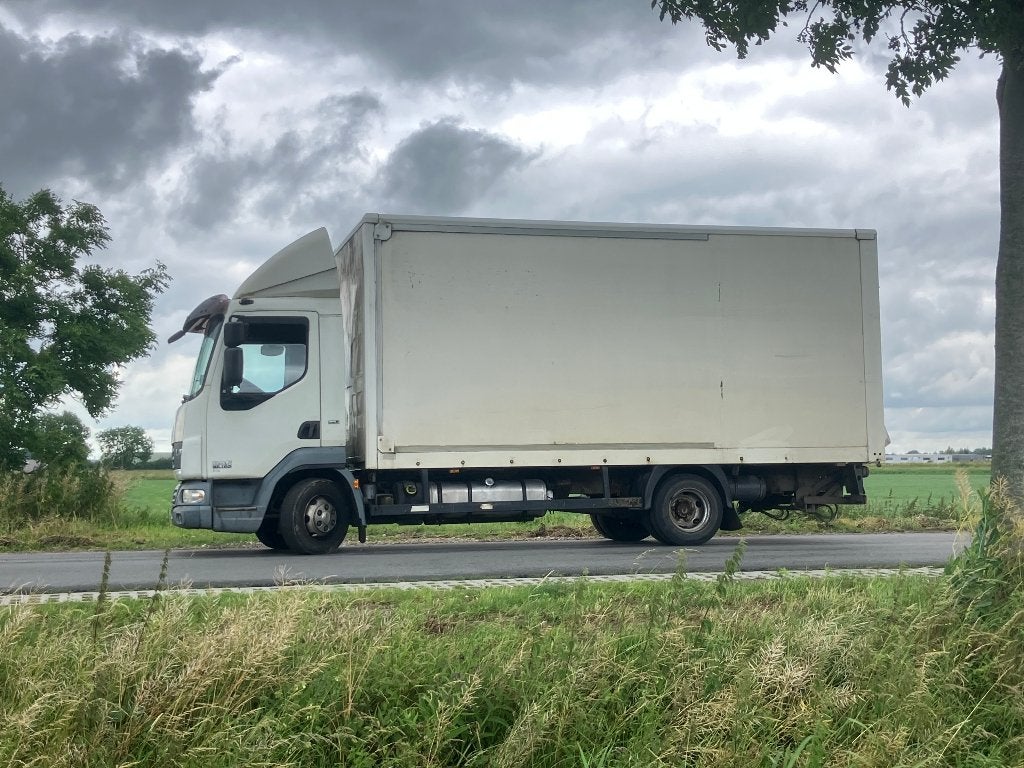 Daf lf45.160 automaat meubelbak lichtdak APK 7 maart 2027, Auto's, Automaat, Euro 5, Achterwielaandrijving, Trekhaak
