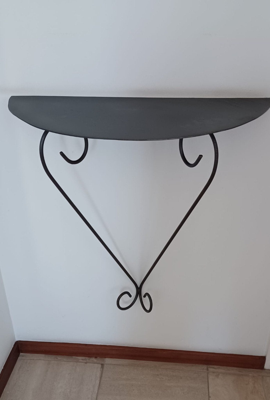 Decoratieve wandplank met smeedijzeren beugel, Ophalen
