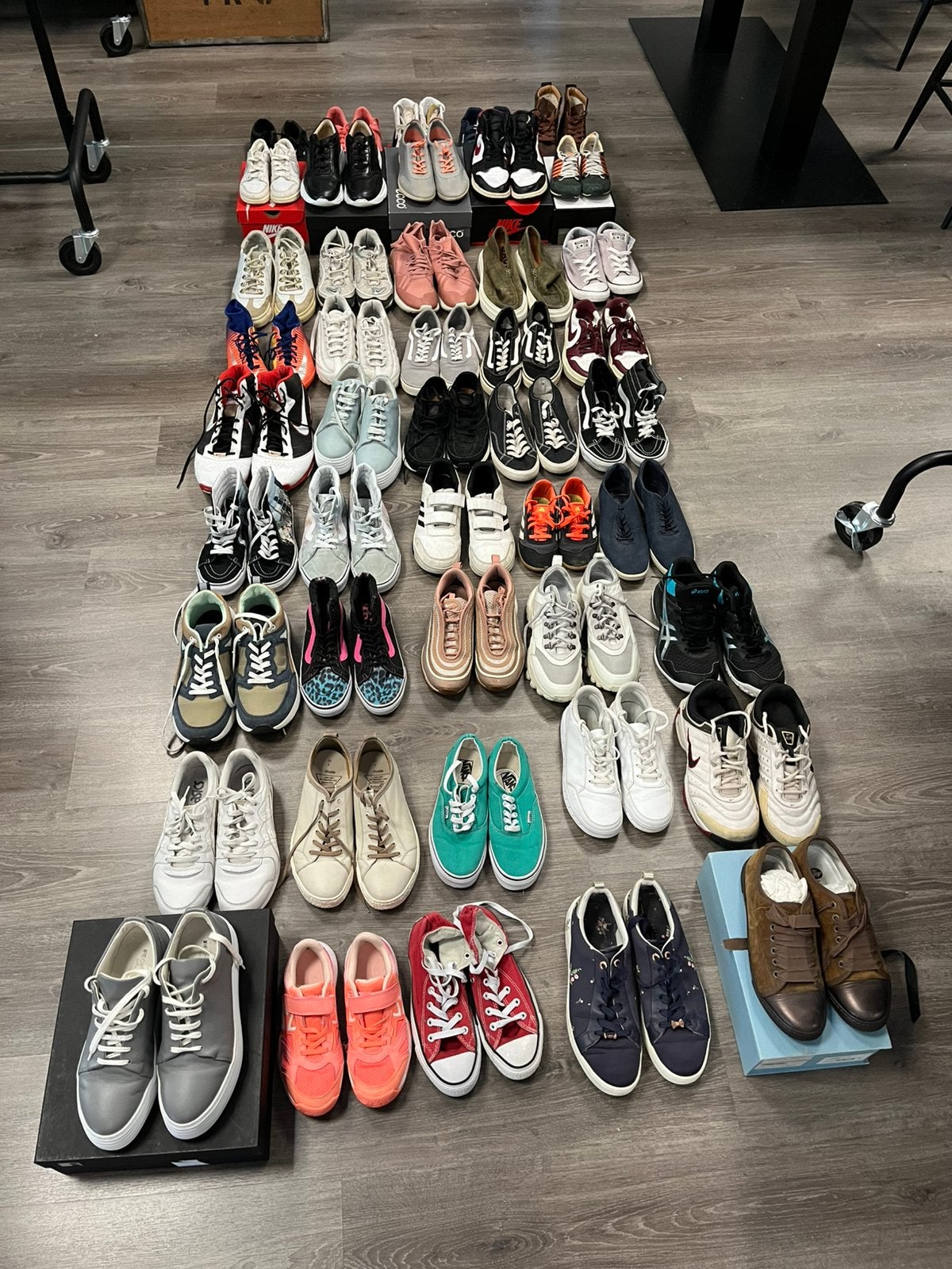 Partij 45 paar Nike, Adidas, etc. sneakers en sportschoenen, Ophalen of Verzenden, Zo goed als nieuw, Sneakers of Gympen