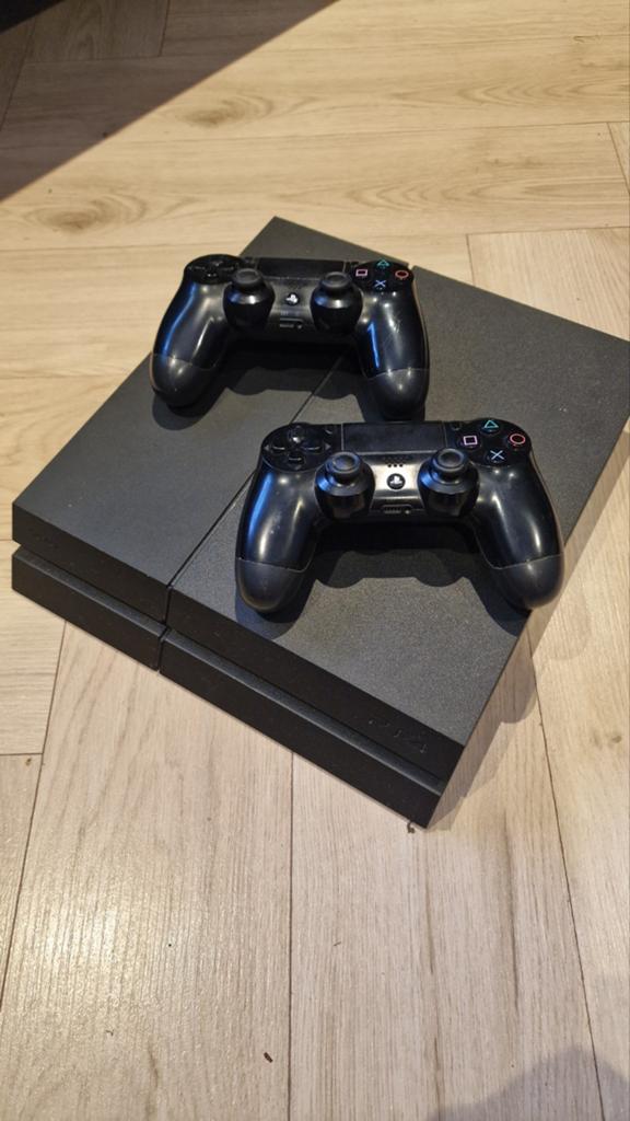 Ps4 met 2 controllers, Spelcomputers en Games, Ophalen of Verzenden, Zo goed als nieuw, Met 2 controllers, Original