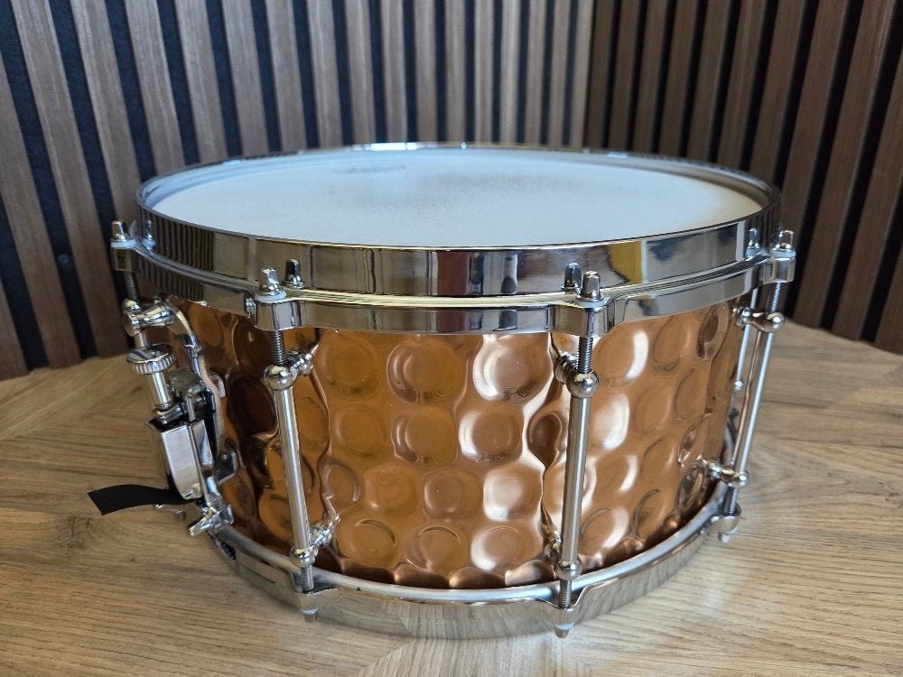 WorldMax Vintage Classic 14" x 6.5" Hammered Bronze Snare, Muziek en Instrumenten, Drumstellen en Slagwerk, Ophalen, Zo goed als nieuw