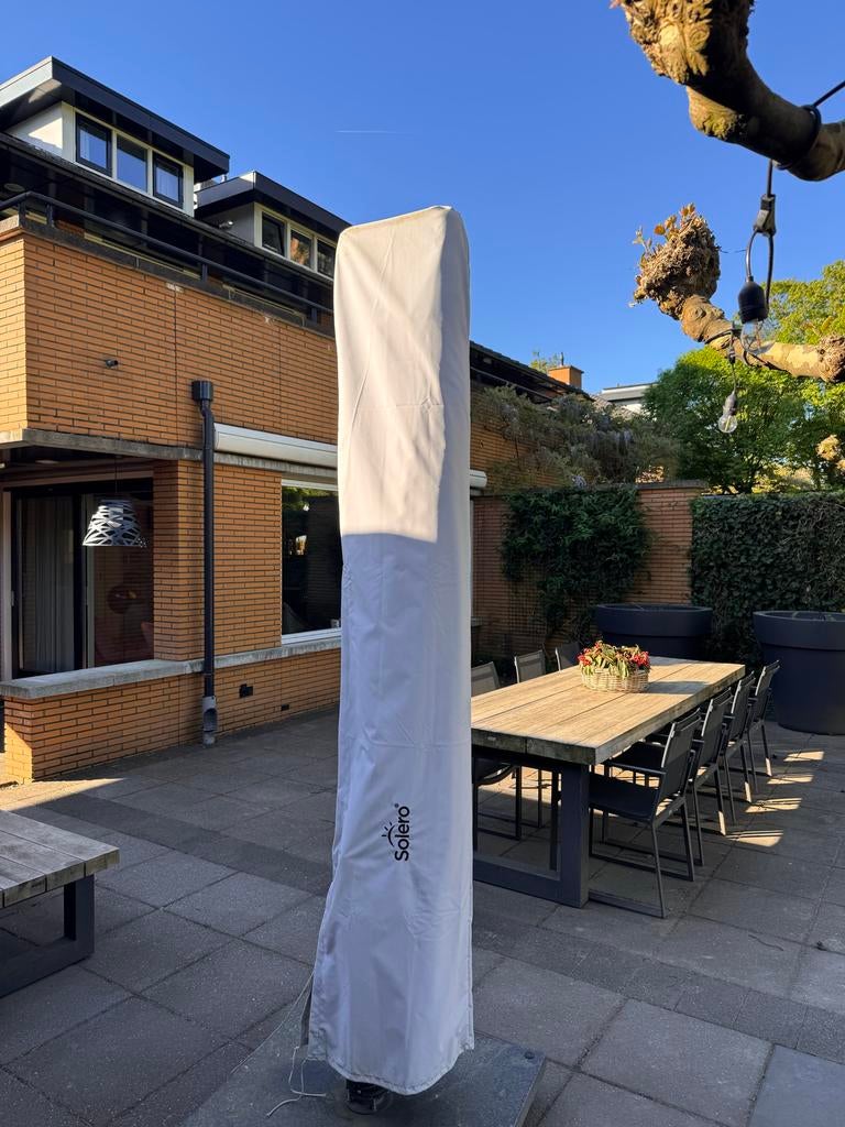 Madison Zweefparasol met hoes - Gebruikt, Tuin en Terras, Parasols, Ophalen, Gebruikt, Kantelbaar, 2 tot 3 meter