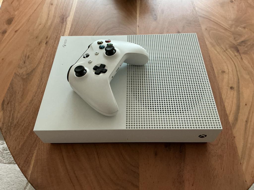 Xbox One S met controller - Zo goed als nieuw, Ophalen of Verzenden, Zo goed als nieuw