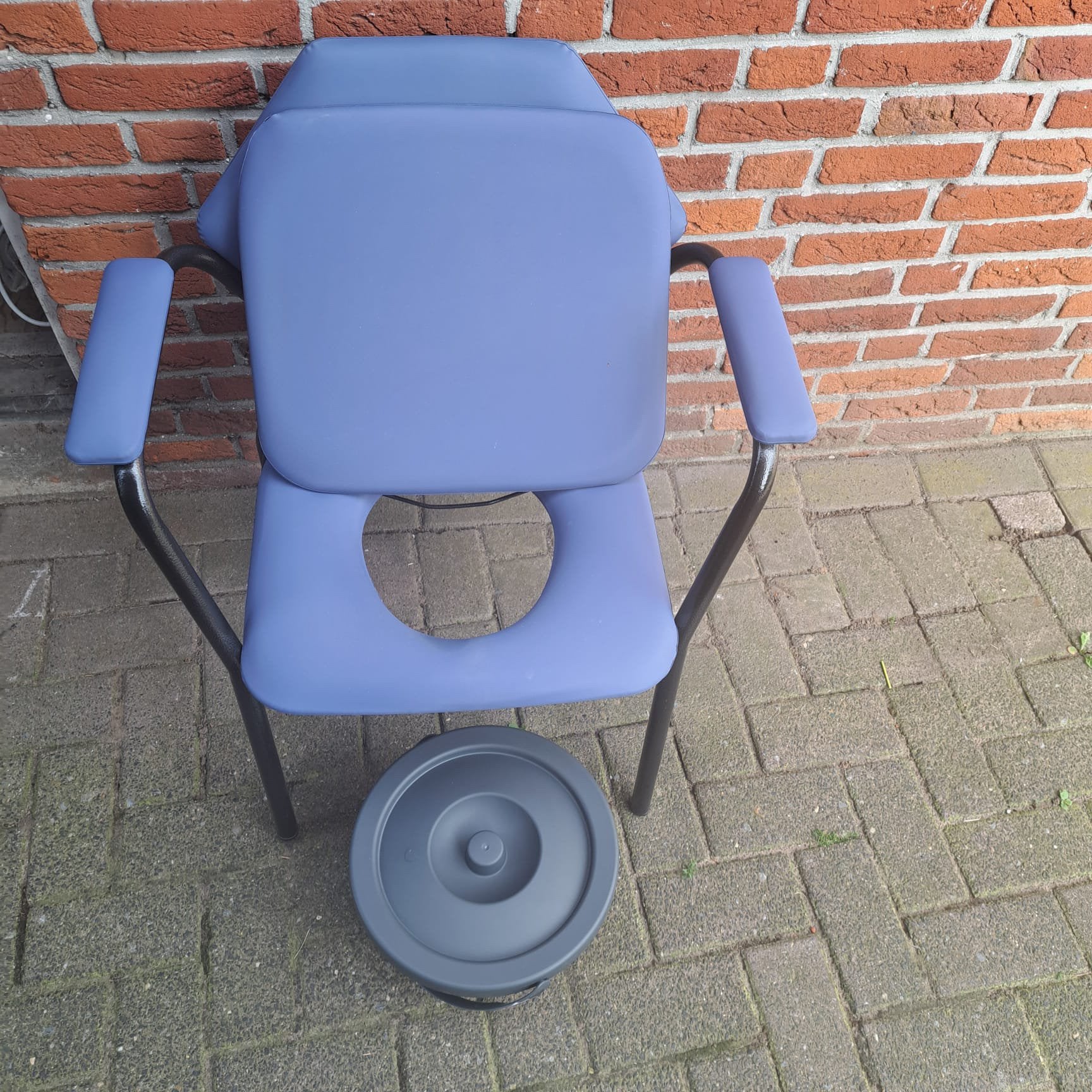 Toilet stoel postoel, Ophalen