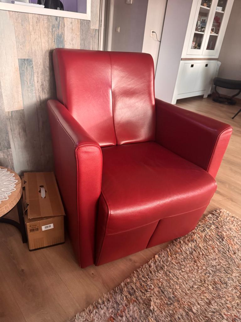 Twee rode fauteuils, Ophalen, Zo goed als nieuw, Leer, 75 tot 100 cm