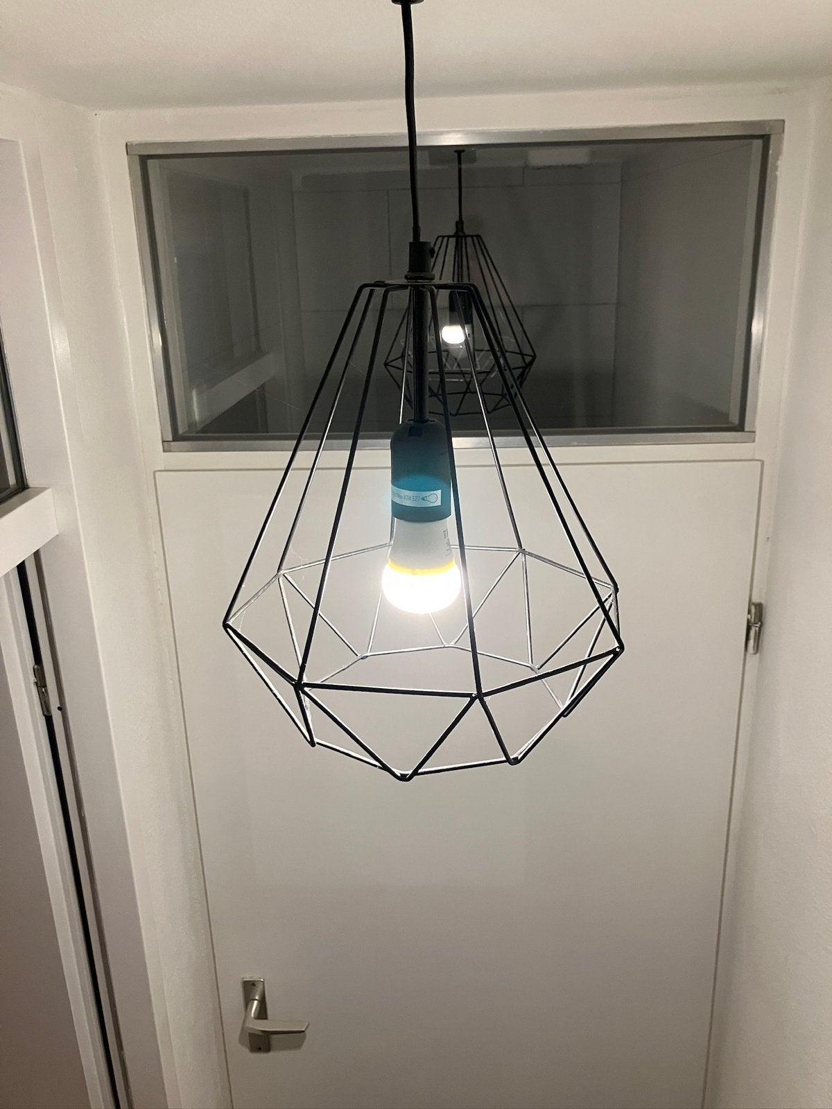 2x Zwarte metalen hanglamp, Ophalen of Verzenden, Zo goed als nieuw