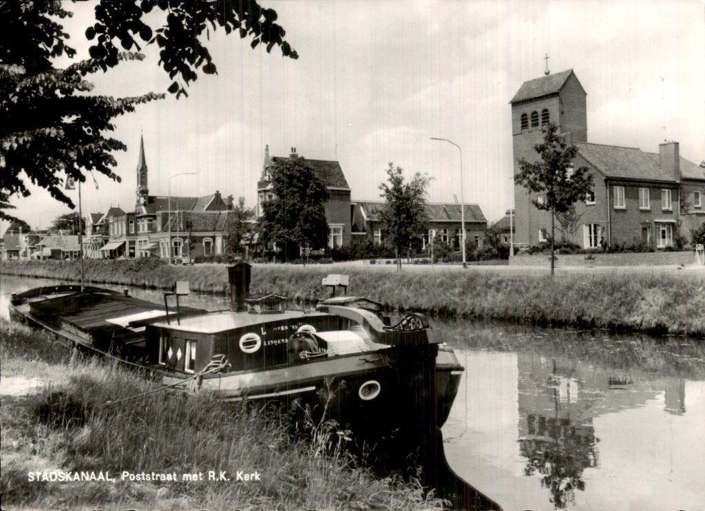 Stadskanaal - Poststraat - R.K. Kerk, Verzamelen, Ophalen of Verzenden, 1940 tot 1960, Ongelopen, Groningen