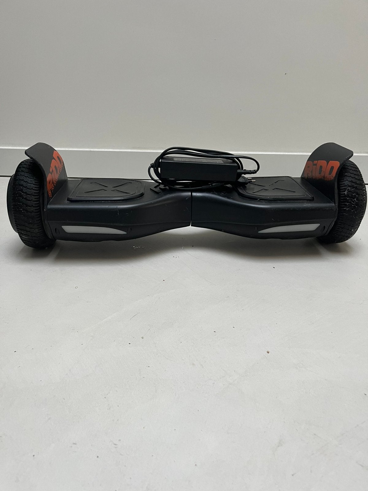 RiDD Off-Road Hoverboard Zwart – Werkt goed + oplader erbij, Fietsen en Brommers, Steps, Zo goed als nieuw, Overige typen, Ophalen