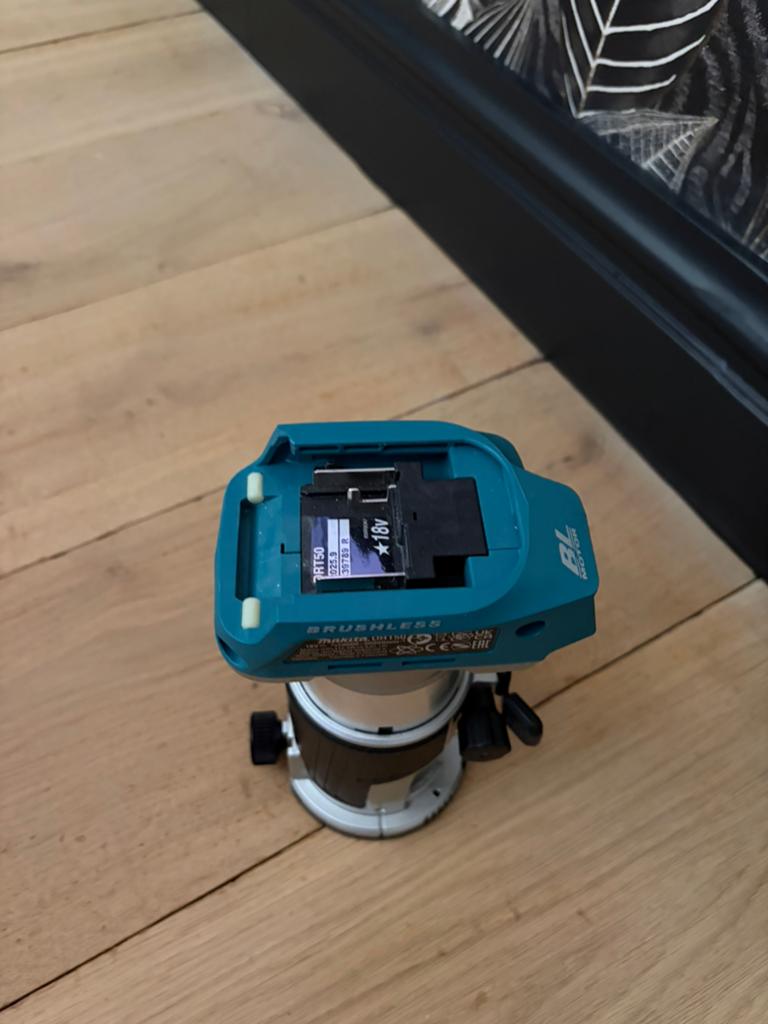 Makita kantenfrees, Ophalen of Verzenden, Elektrisch, Bovenfrees