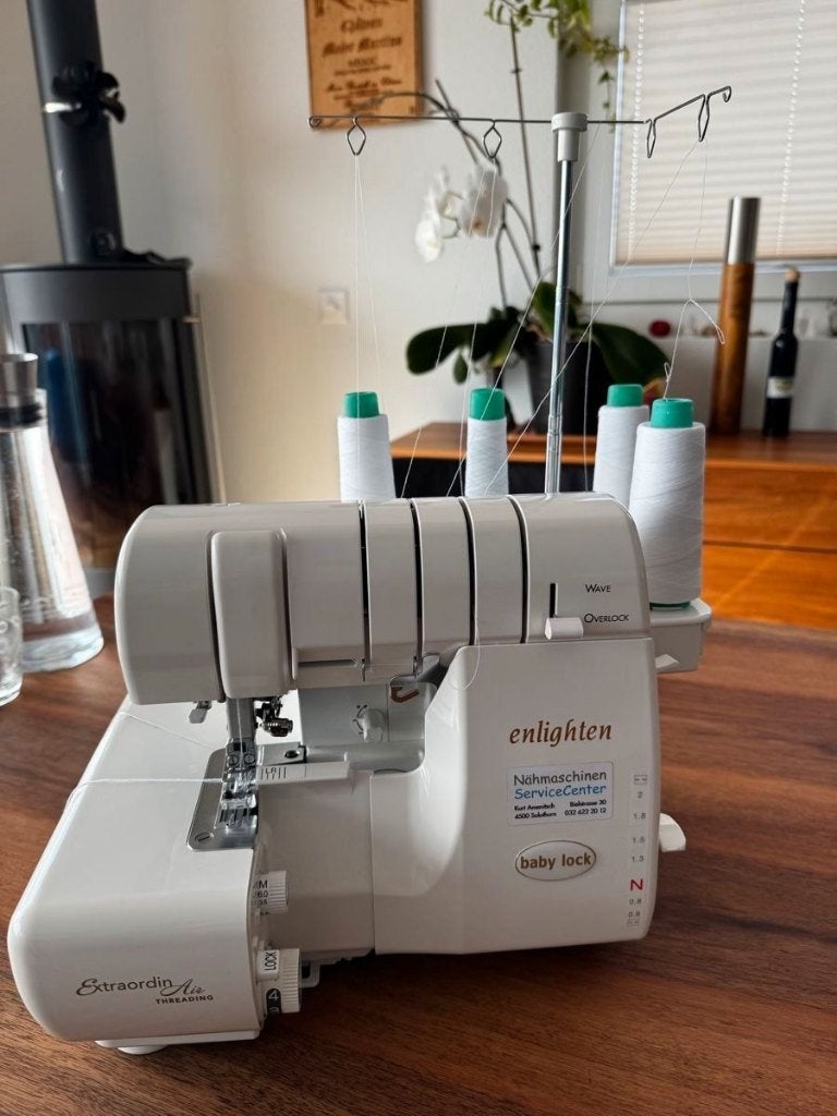 Babylock Enlighten overlockmachine met originele accessoires, Ophalen of Verzenden, Zo goed als nieuw, Lockmachine, Overige merken