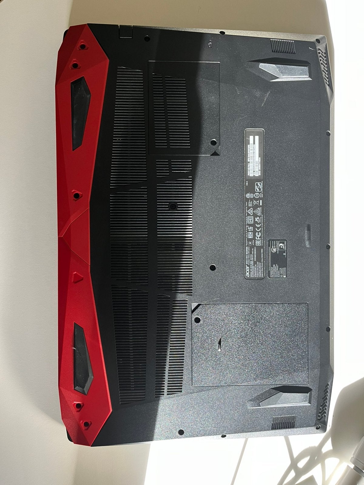 Foto 6 van Defecte gaming laptop met i7 8th gen en 1050ti -GEEN RAM/SSD