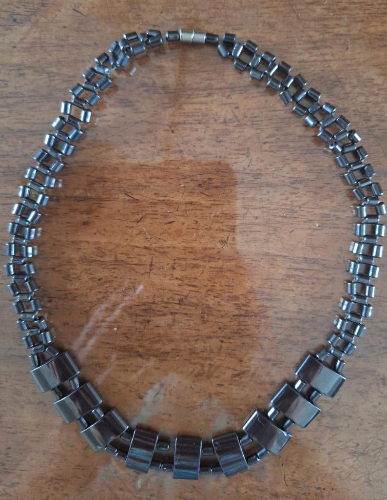 Elegante Hematiet Ketting - Donkergrijs, Sieraden, Tassen en Uiterlijk, Kettingen, Gebruikt, Ophalen of Verzenden, Steen of Mineraal