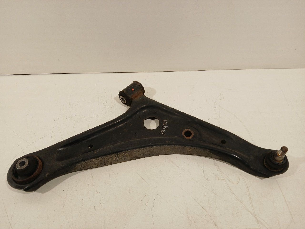Draagarm rechts voor Mitsubishi Space Star, Onderdelen@venauto.nl, Van der Ven Autorecycling B.V., Gebruikt, Ettenseweg 76, 4706 PB Roosendaal, The Netherlands