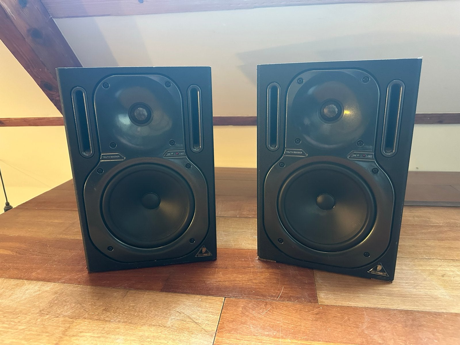 Behringer Truth B2030A Studio Monitoren (Set van 2), Audio, Tv en Foto, Luidsprekers, Gebruikt, 120 watt of meer, Front, Rear of Stereo speakers
