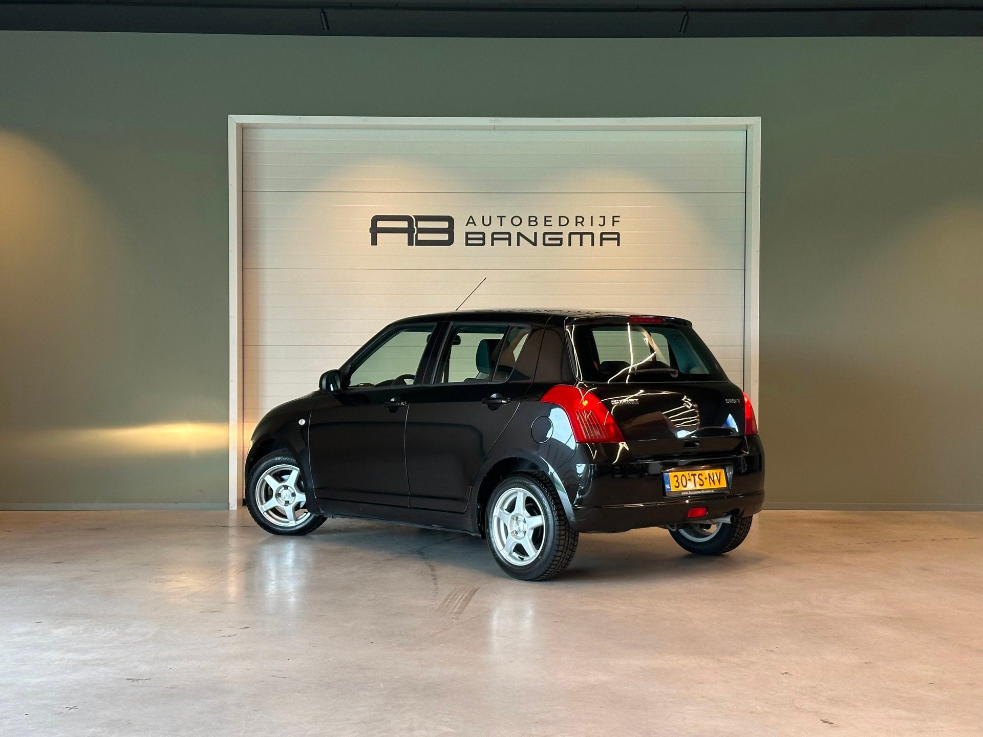 Suzuki Swift 1.5i 16v AUTOMAAT 5-DEURS EXCLUSIVE-uitv|AIRCON, Auto's, Dealer onderhouden, Stof, Zwart, 4 cilinders