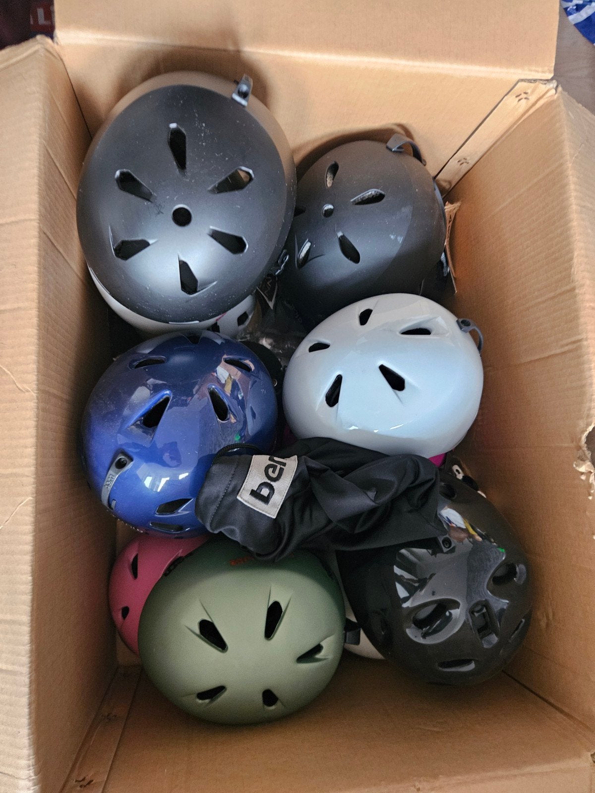 13 ski / snowboard en skate helmen, Ophalen of Verzenden, Gebruikt, Heer of Dame, Bern