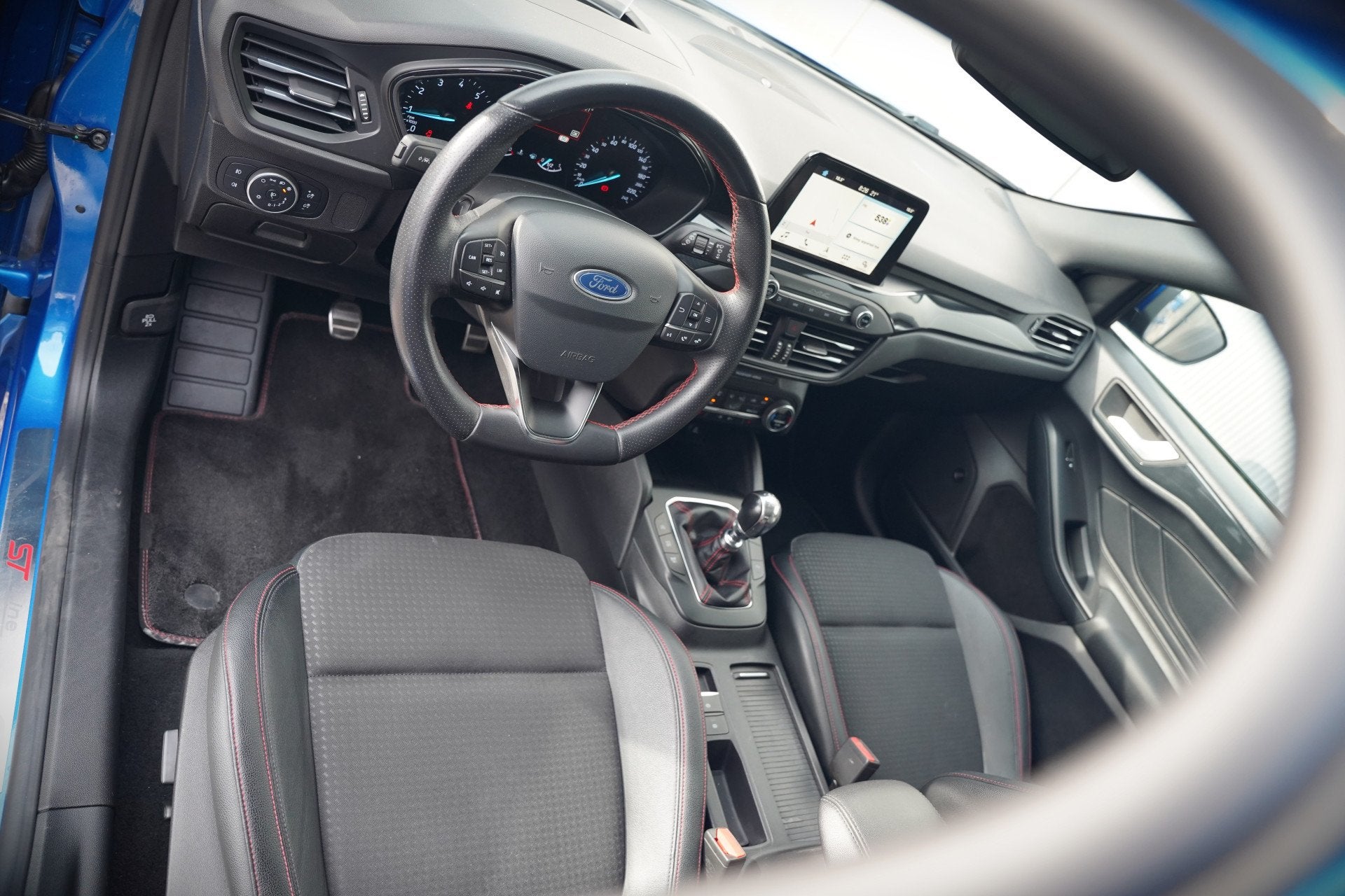 Foto 4 van Ford Focus 1.0 EcoBoost ST Line Business | Panoramadak | Ban