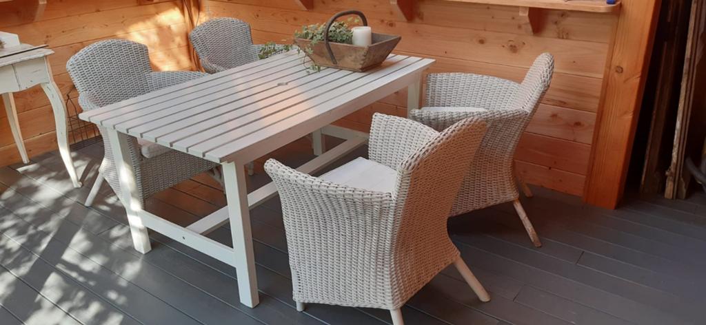 Witte tuintafel hardhout (acacia), 4 zitplaatsen, Gebruikt, Eettafel, Ophalen of Verzenden