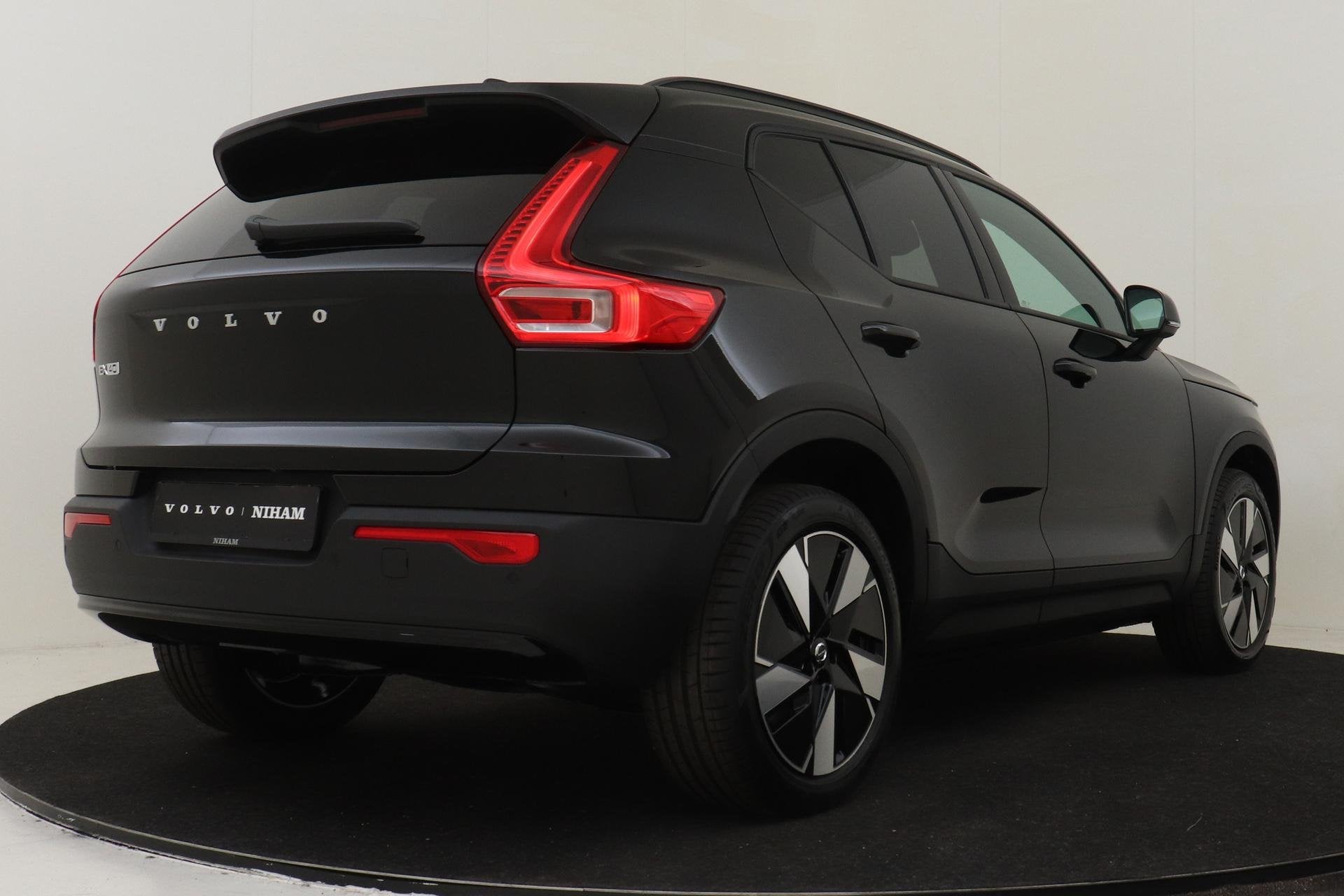 Volvo EX40 SINGLE MOTOR BUSINESS EDITION 70 kWh -HARMAN/KARD, Auto's, Zwart, Origineel Nederlands, 420 min, SUV of Terreinwagen