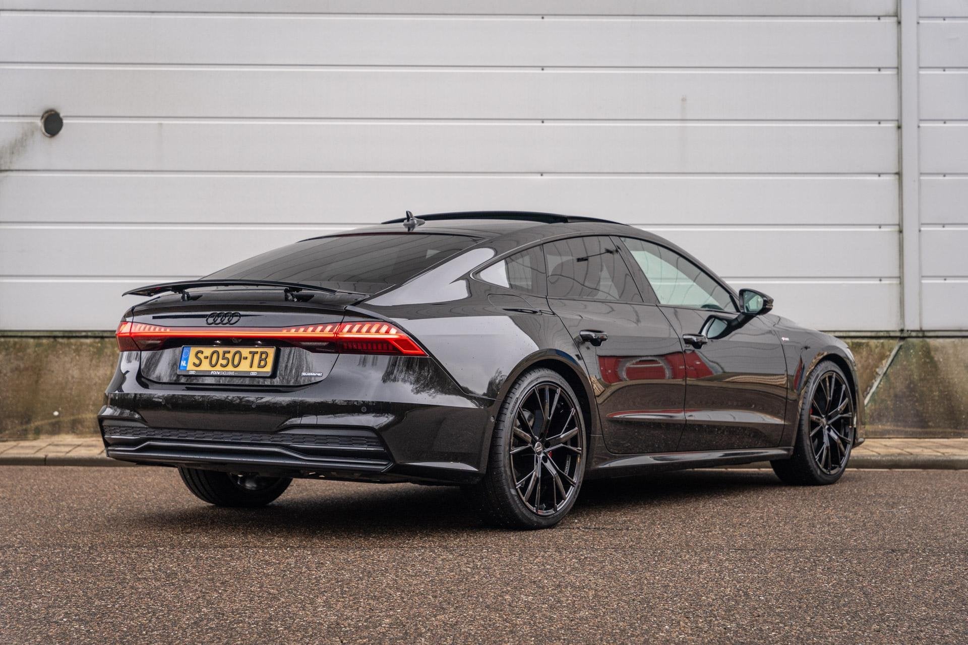 Audi A7 Sportback 55 TFSIe 367PK PHEV Quattro S Edition Comp, Auto's, Audi, 14 kWh, Gebruikt, 4 cilinders, Zwart