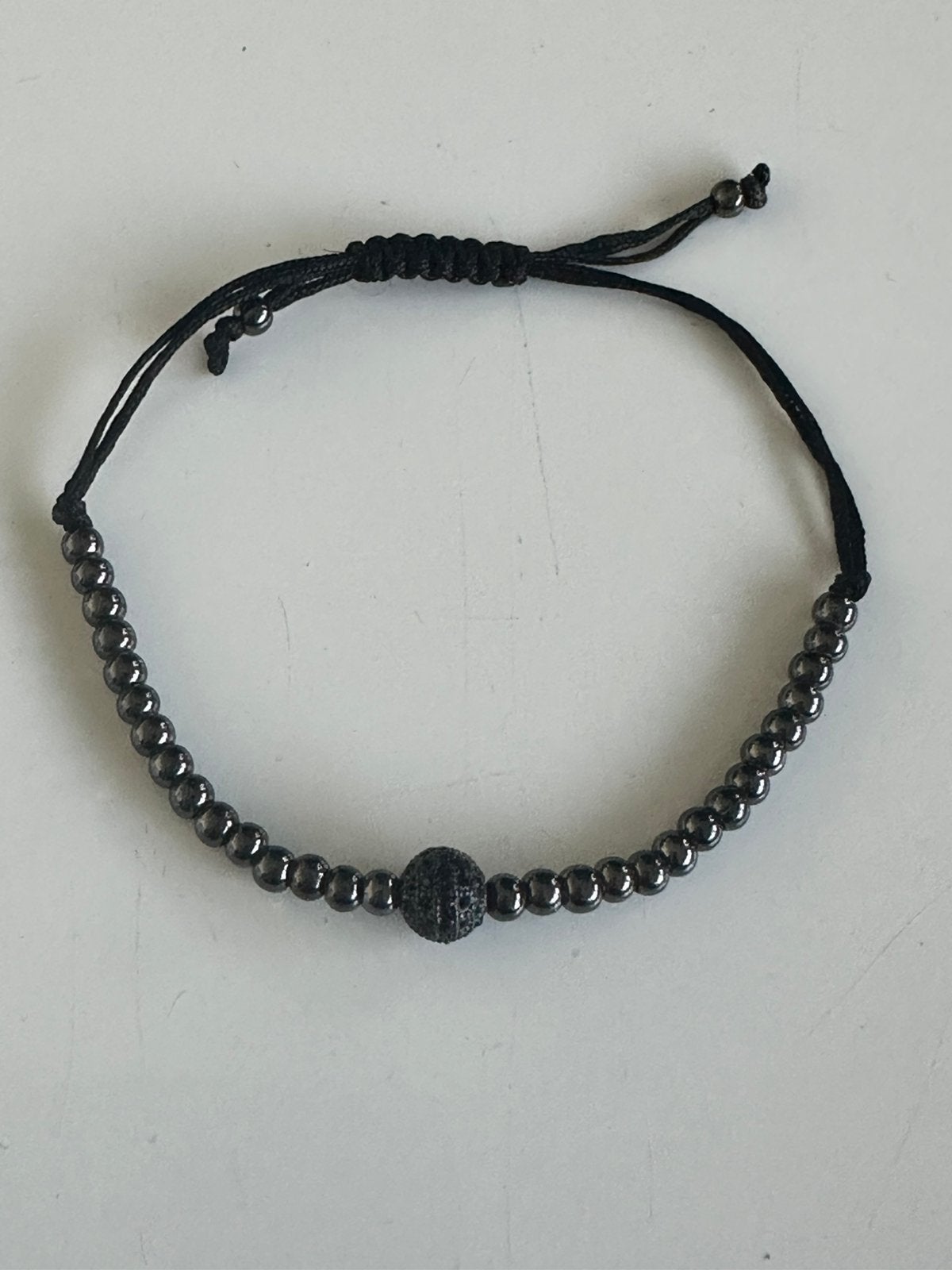 Macrame armband, strass balletje, verstelbaar, zwart, nieuw, Ophalen of Verzenden, Nieuw, Zwart, Met bedels of kralen