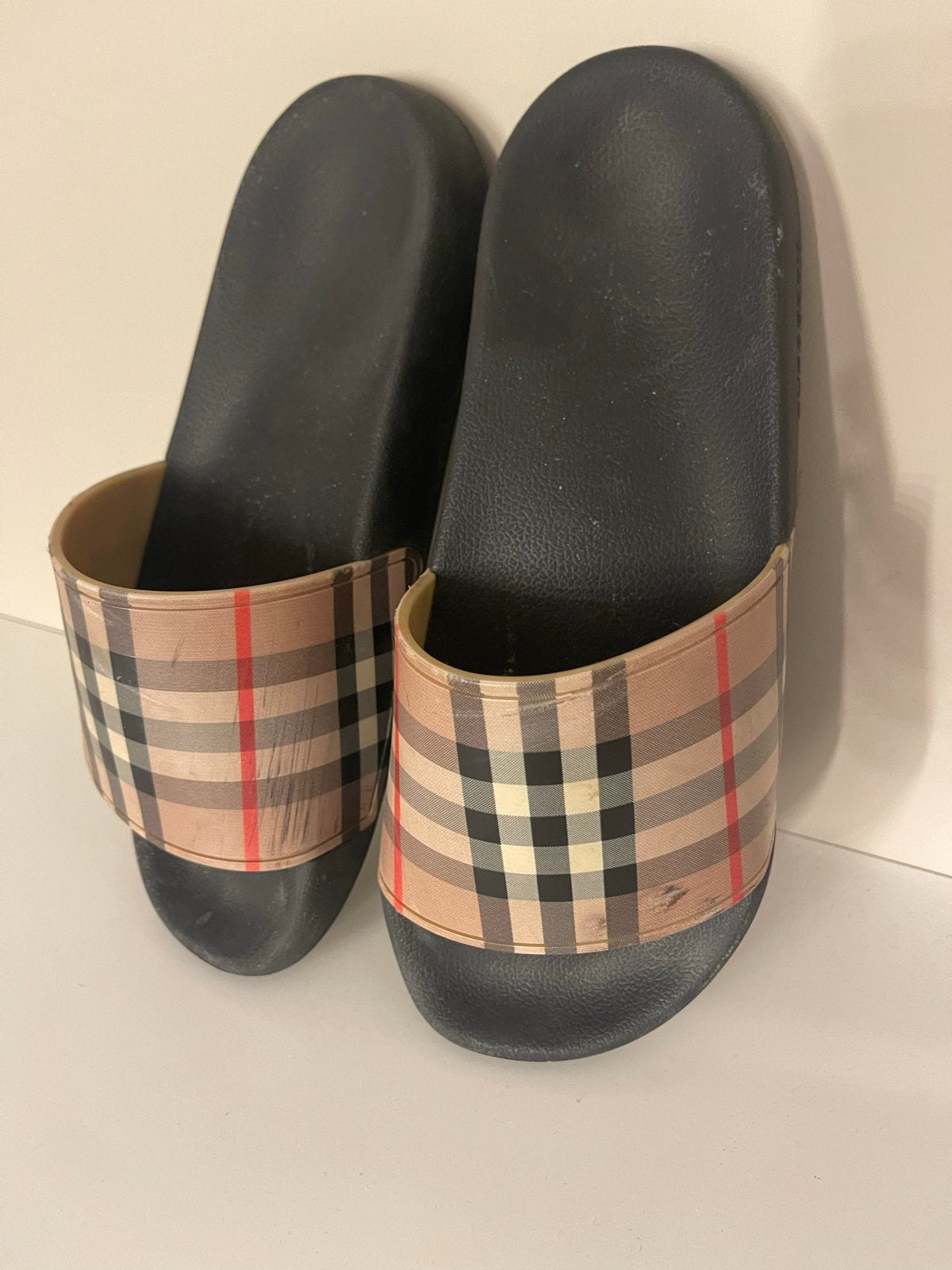 Originele Burberry slippers - Maat 38, Kleding | Dames, Ophalen of Verzenden, Gedragen, Slippers