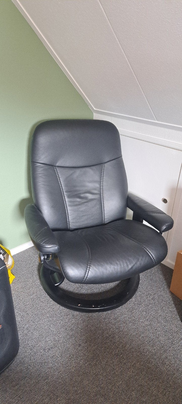 Zwarte leren draaifauteuil - Comfortabel en stijlvol, Ophalen, Gebruikt, 75 tot 100 cm, Modern