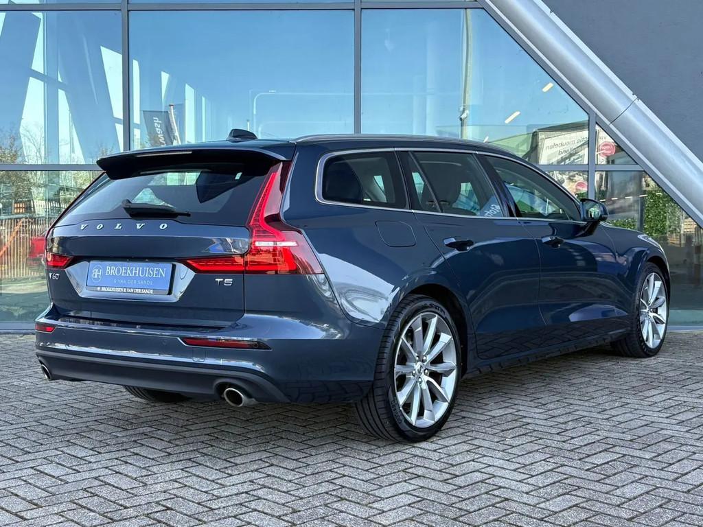 Volvo V60 2.0 T5 Momentum 250pk Trekhaak / Blis € 25.950,0, Automaat, 4 cilinders, 1969 cc, Blauw