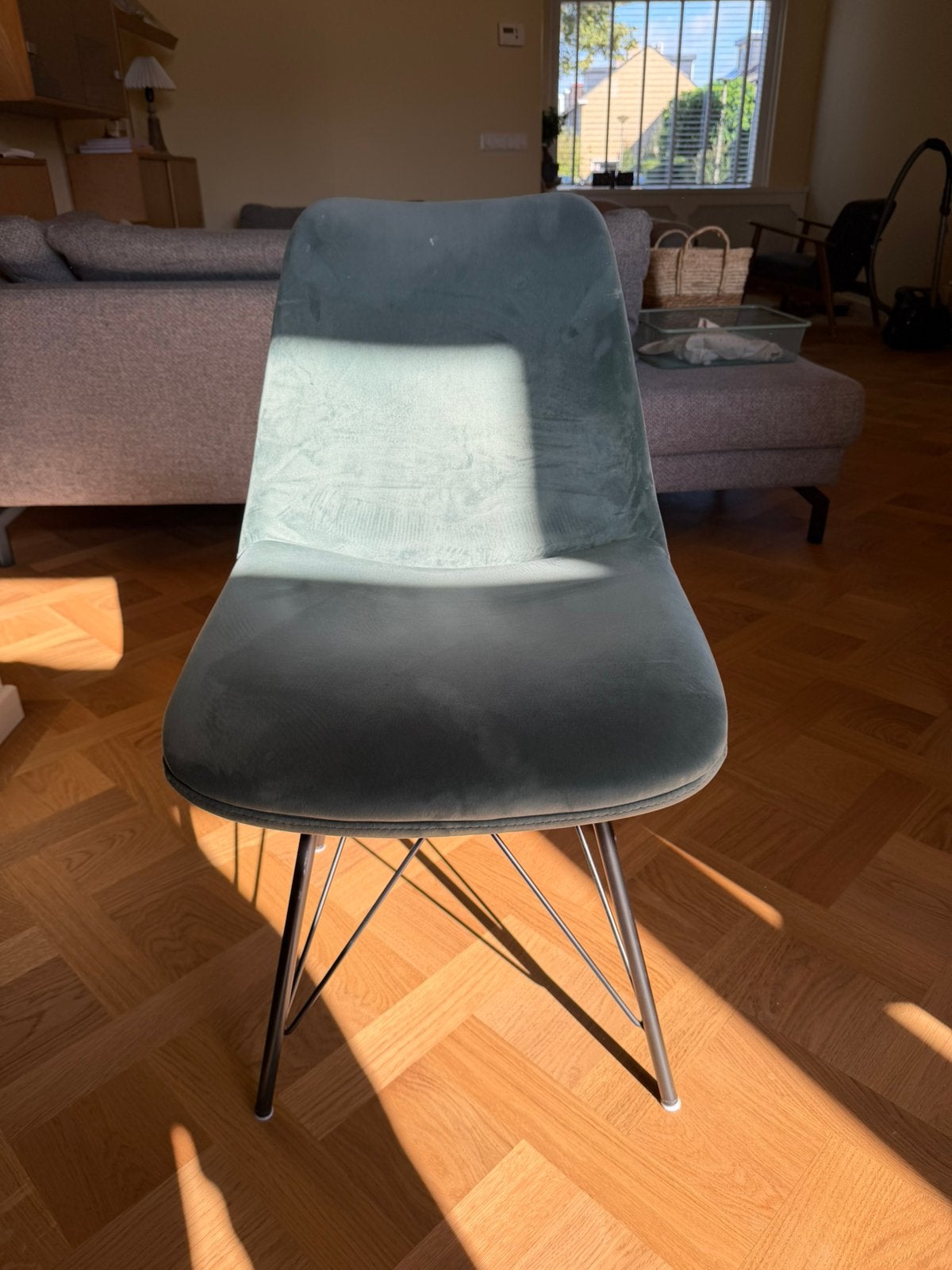 Foto 11 van Eettafel (90x190x75) met 6 groene velvet stoelen